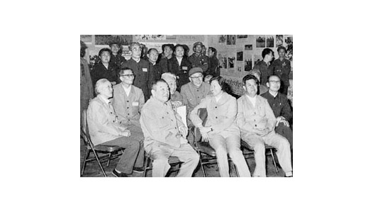 布赫、郝建秀同志來我校視察工作