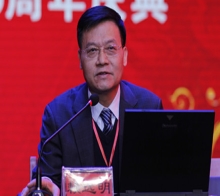 中國(guó)科學(xué)院院士、西北生態(tài)環(huán)境資源研究院常務(wù)副院長(zhǎng)、我國(guó)著名寒區(qū)土木工程專(zhuān)家、博士生導(dǎo)師賴(lài)遠(yuǎn)明教授就“寒區(qū)道路熱學(xué)特性分析方法和凍害防治技術(shù)”?與嘉賓、校友和師生分享了自己獨(dú)特的見(jiàn)解